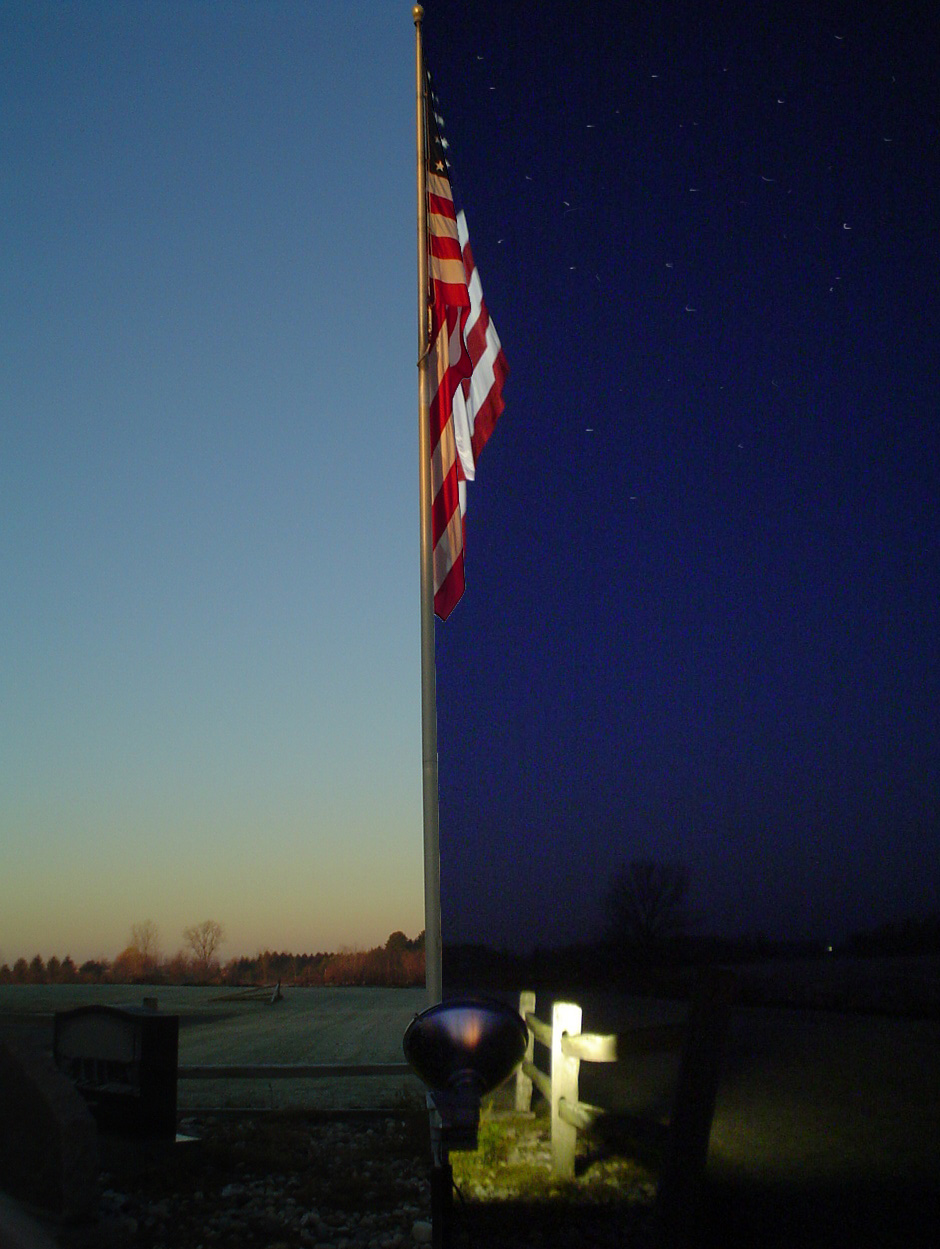 dayNnightFlagPole